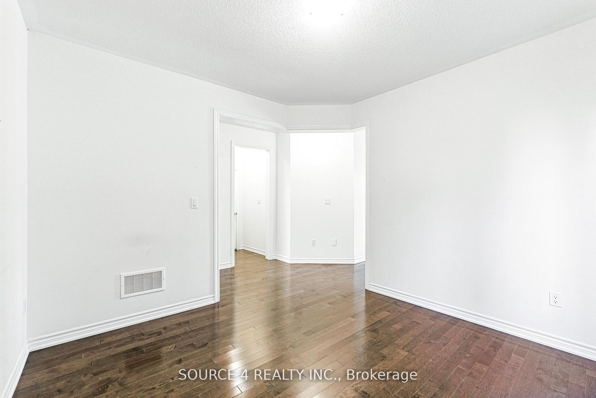 Photo 8 of 376 Danny Wheeler Boulevard, Georgina, Keswick North — HOMEH
