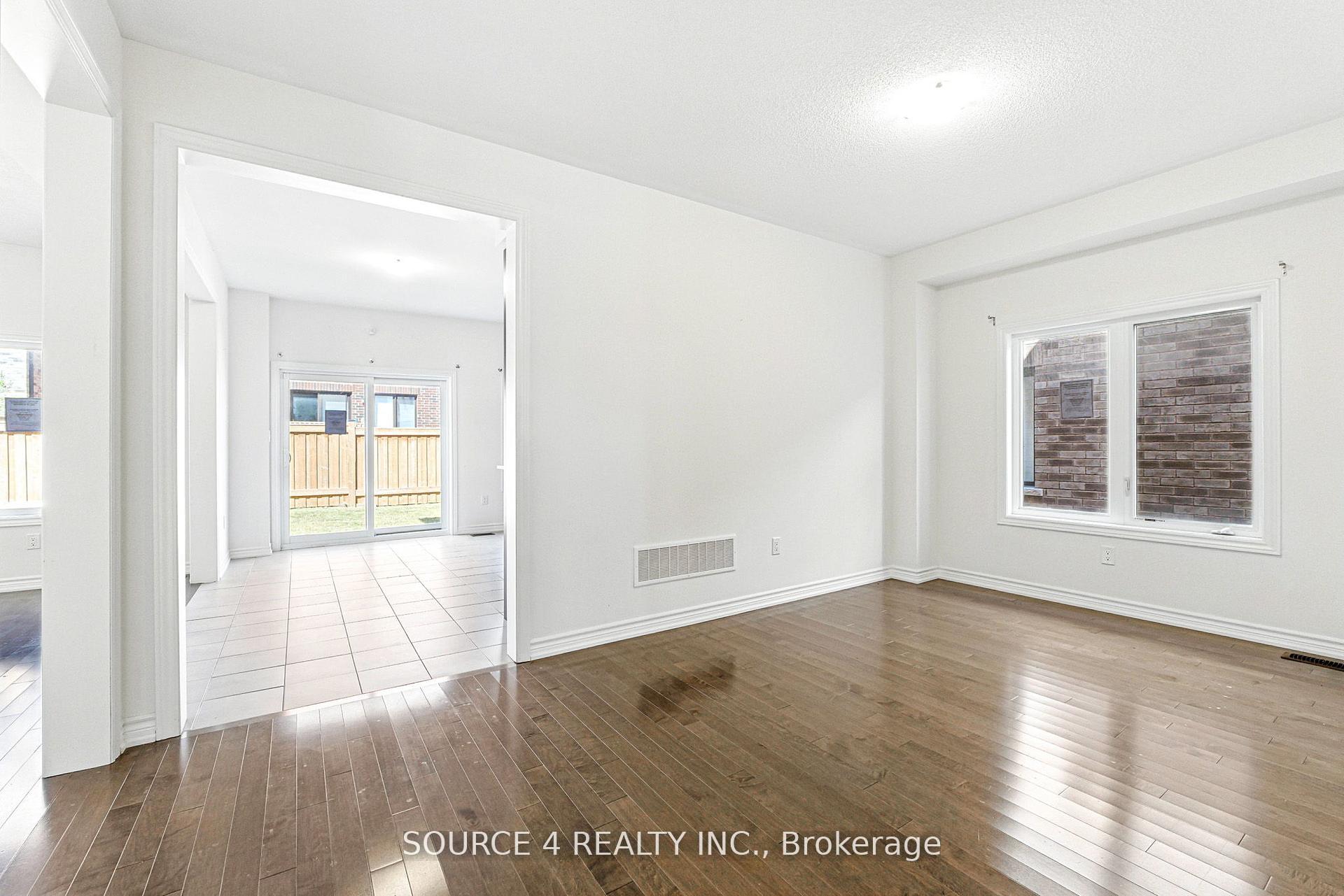 Photo 11 of 376 Danny Wheeler Boulevard, Georgina, Keswick North — HOMEH