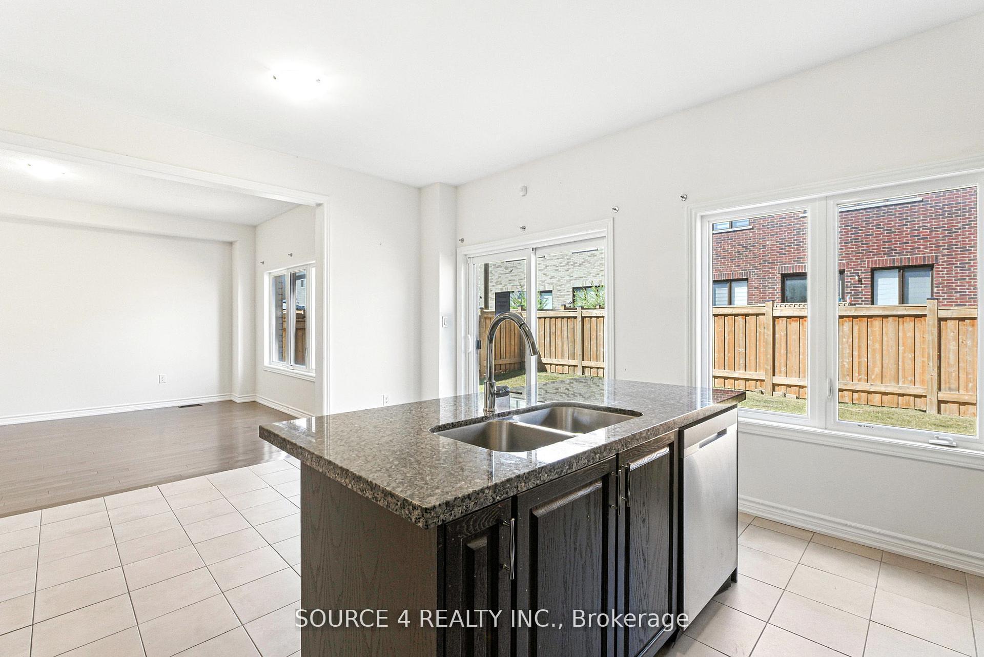 Photo 15 of 376 Danny Wheeler Boulevard, Georgina, Keswick North — HOMEH