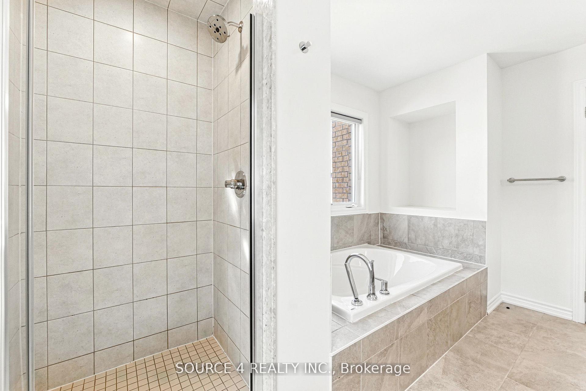 Photo 25 of 376 Danny Wheeler Boulevard, Georgina, Keswick North — HOMEH