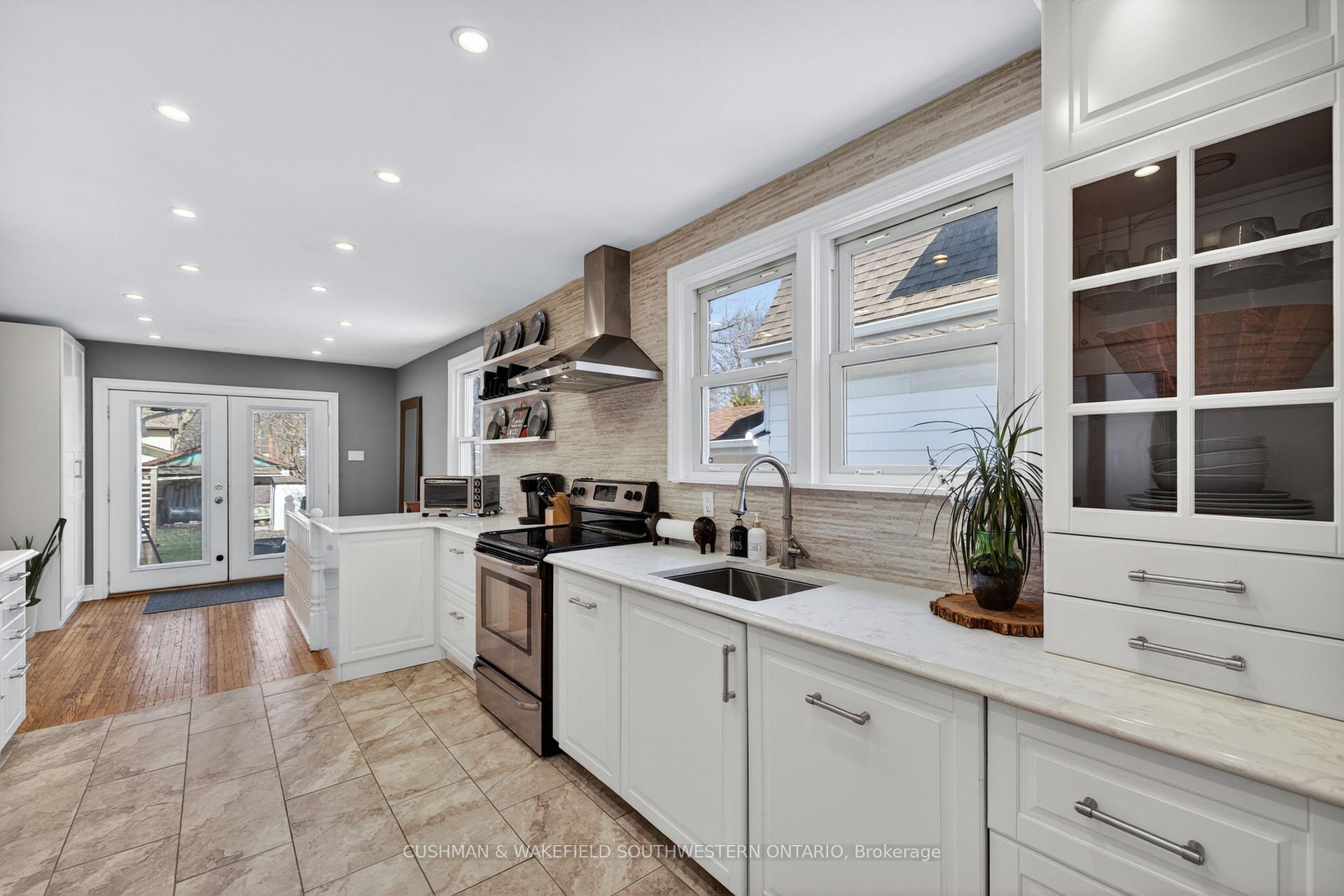 Photo 15 of 56 Thomas Janes Drive, London, South G — HOMEH