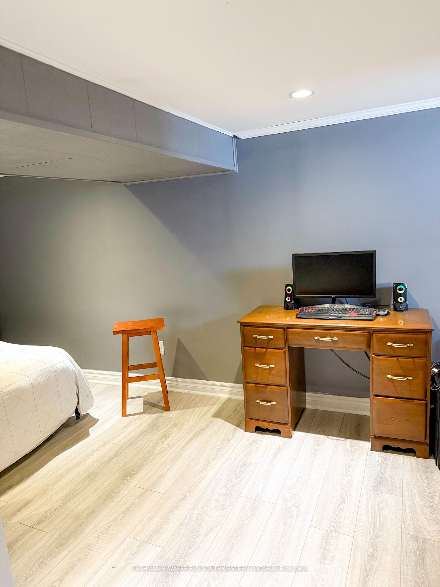 Photo 28 of 56 Thomas Janes Drive, London, South G — HOMEH