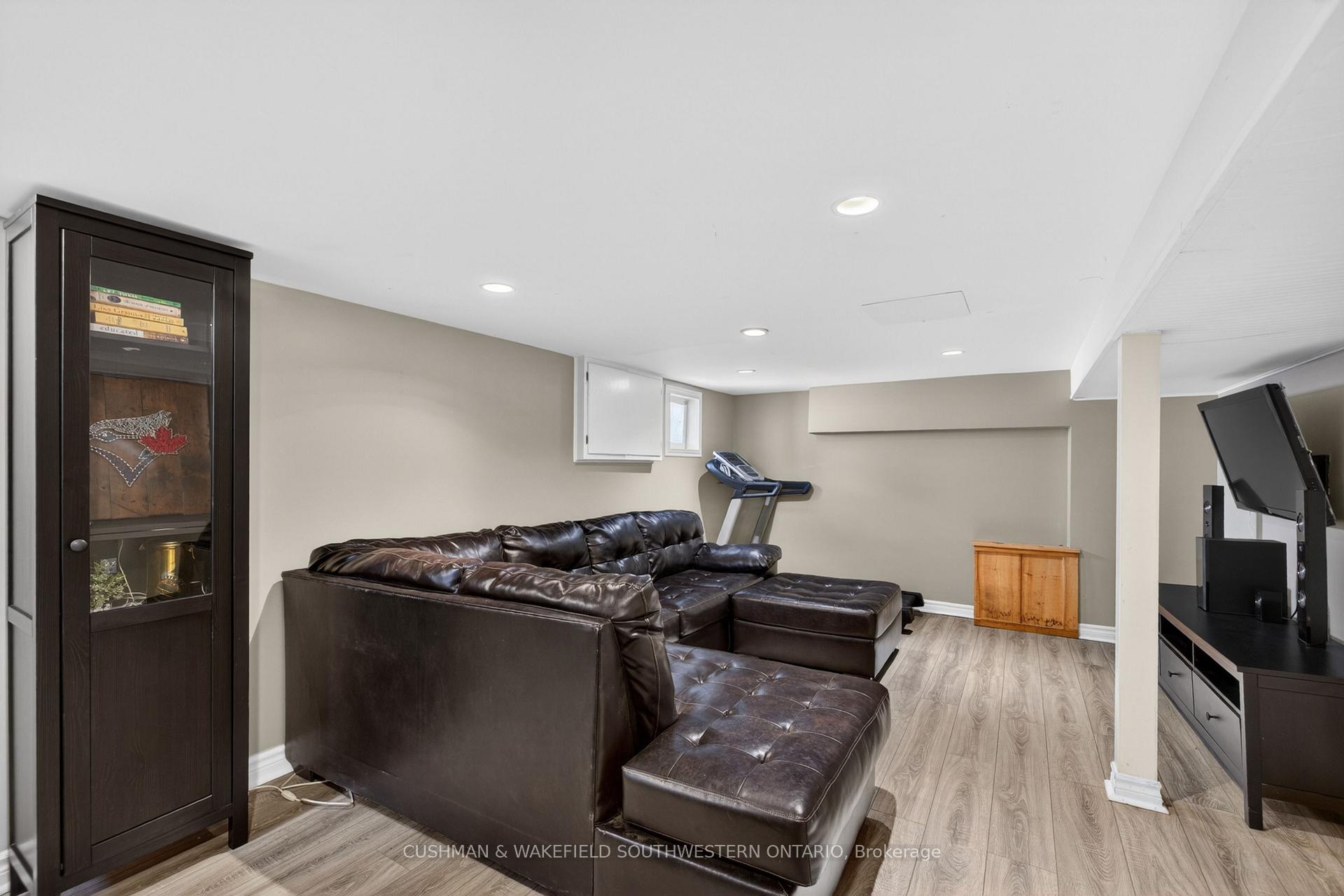 Photo 36 of 56 Thomas Janes Drive, London, South G — HOMEH