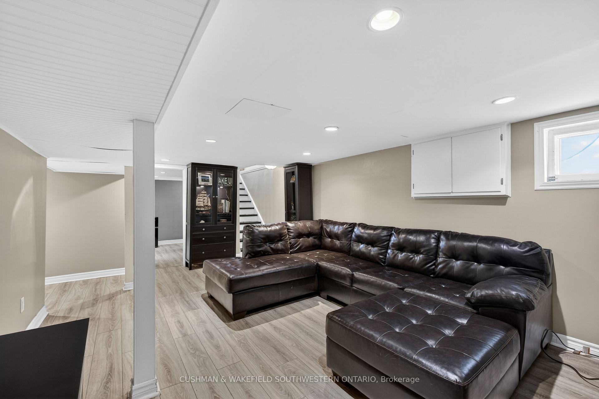 Photo 38 of 56 Thomas Janes Drive, London, South G — HOMEH