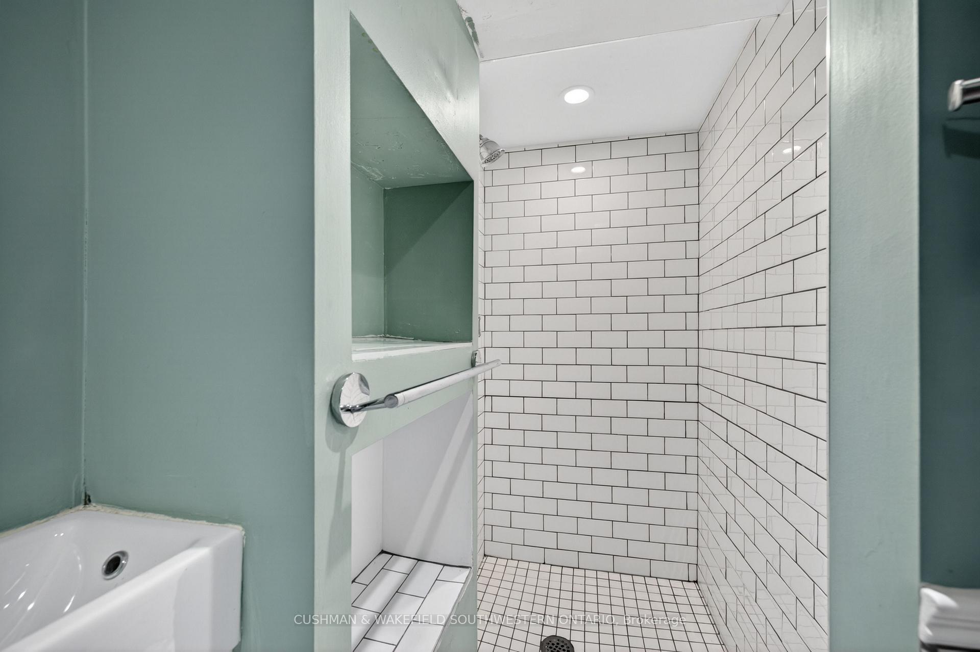 Photo 40 of 56 Thomas Janes Drive, London, South G — HOMEH