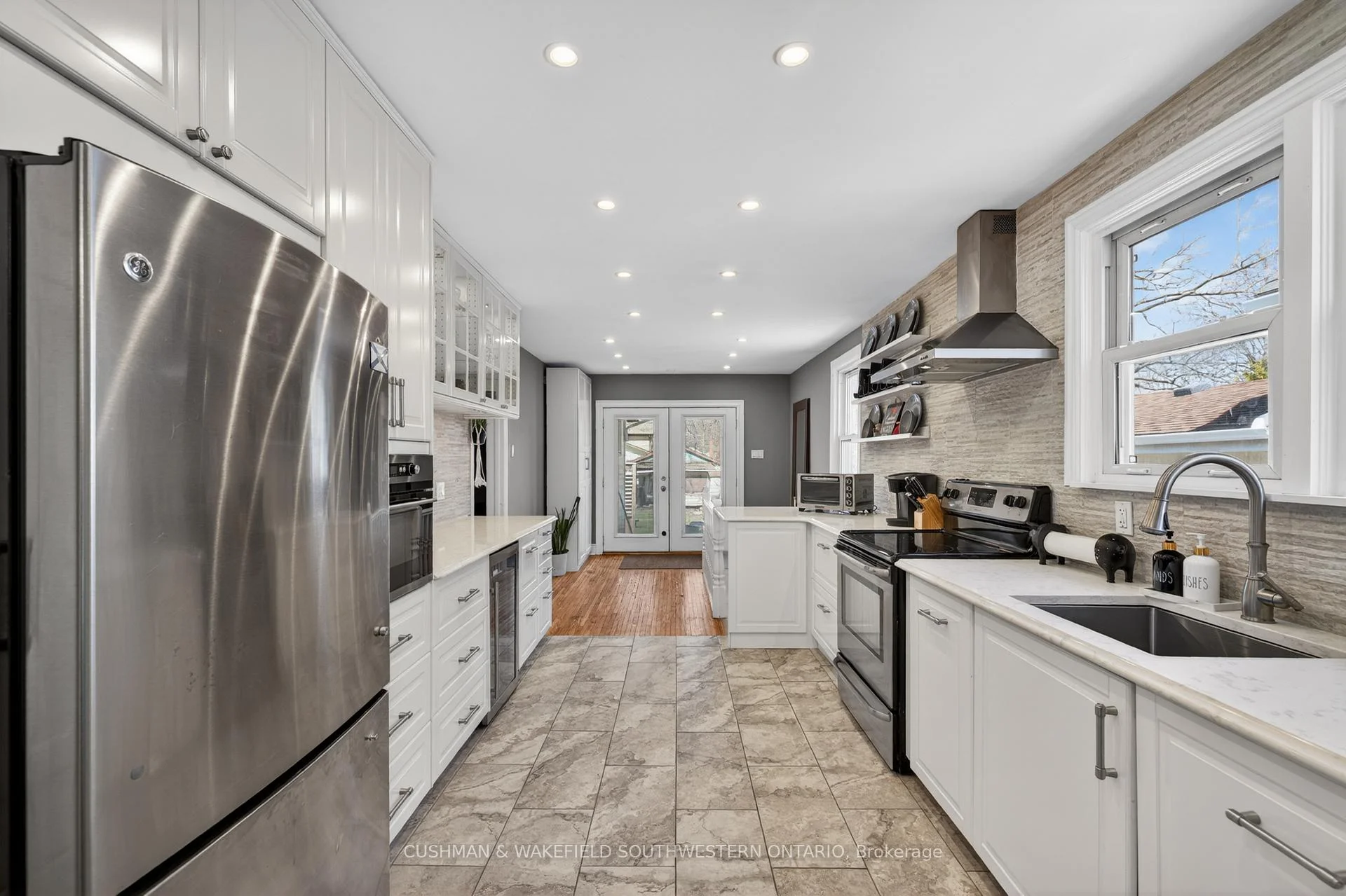 Photo 12 of 56 Thomas Janes Drive, London, South G — HOMEH