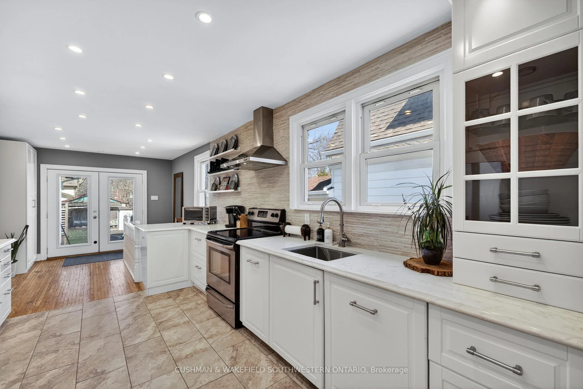 Photo 14 of 56 Thomas Janes Drive, London, South G — HOMEH