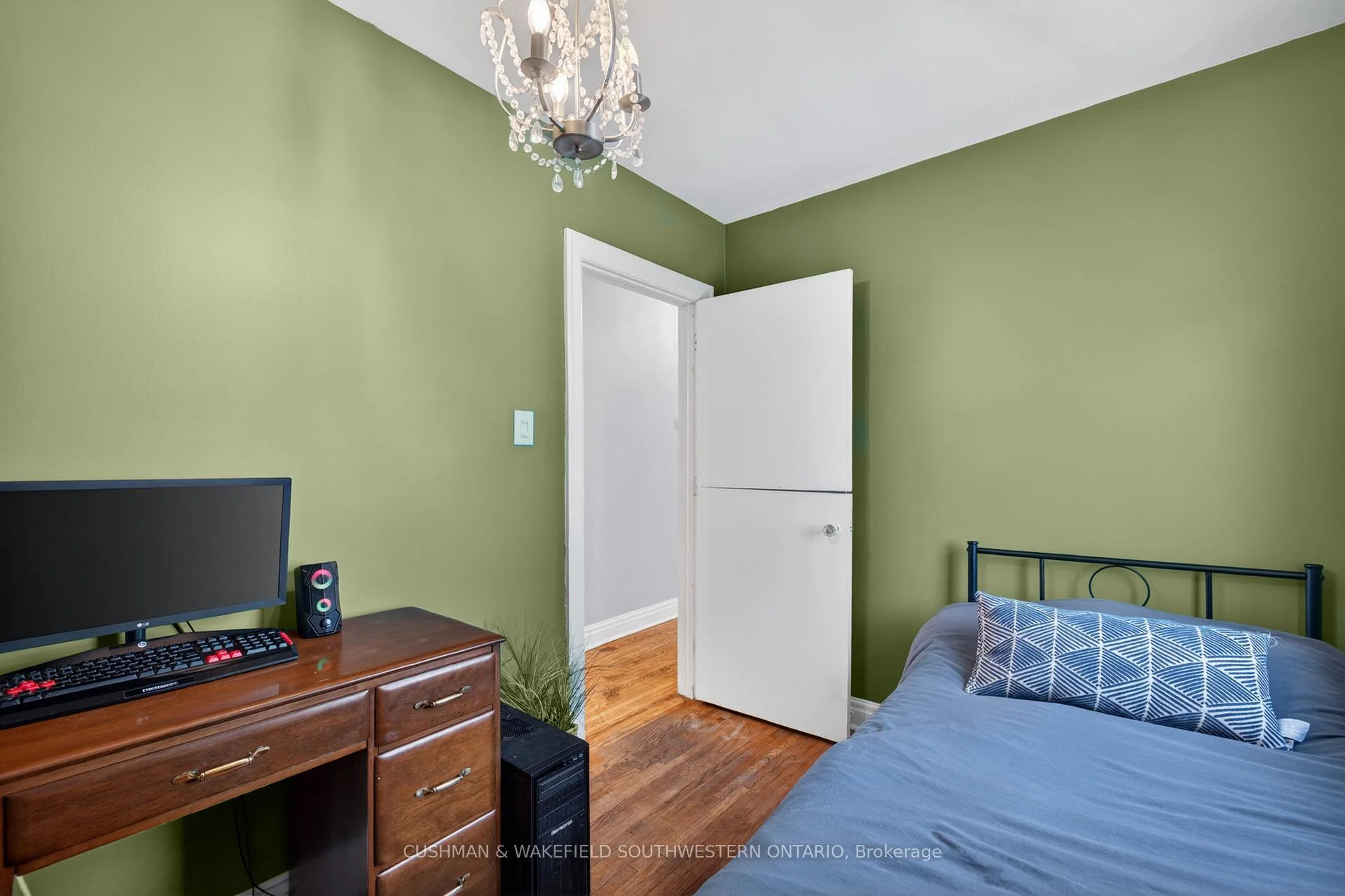 Photo 25 of 56 Thomas Janes Drive, London, South G — HOMEH