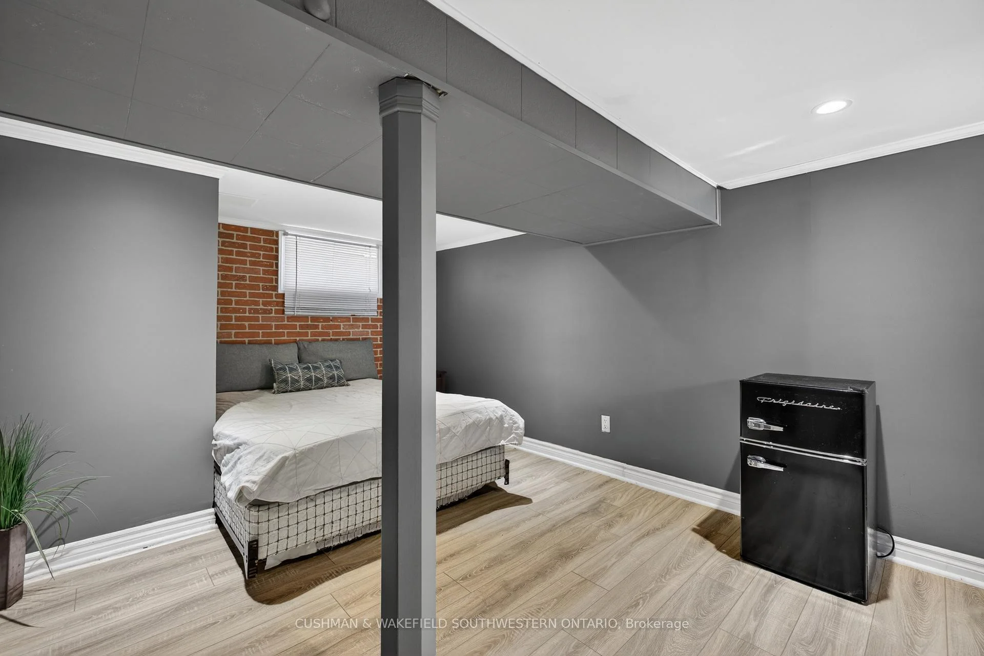 Photo 33 of 56 Thomas Janes Drive, London, South G — HOMEH
