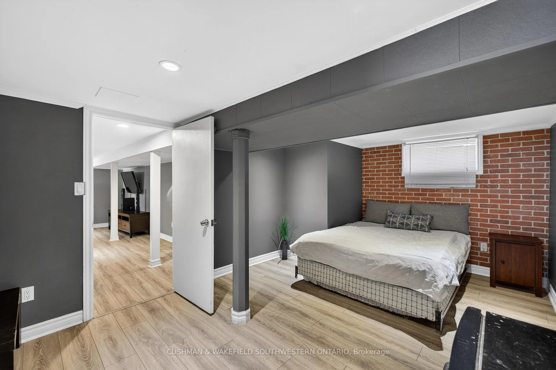 Photo 34 of 56 Thomas Janes Drive, London, South G — HOMEH