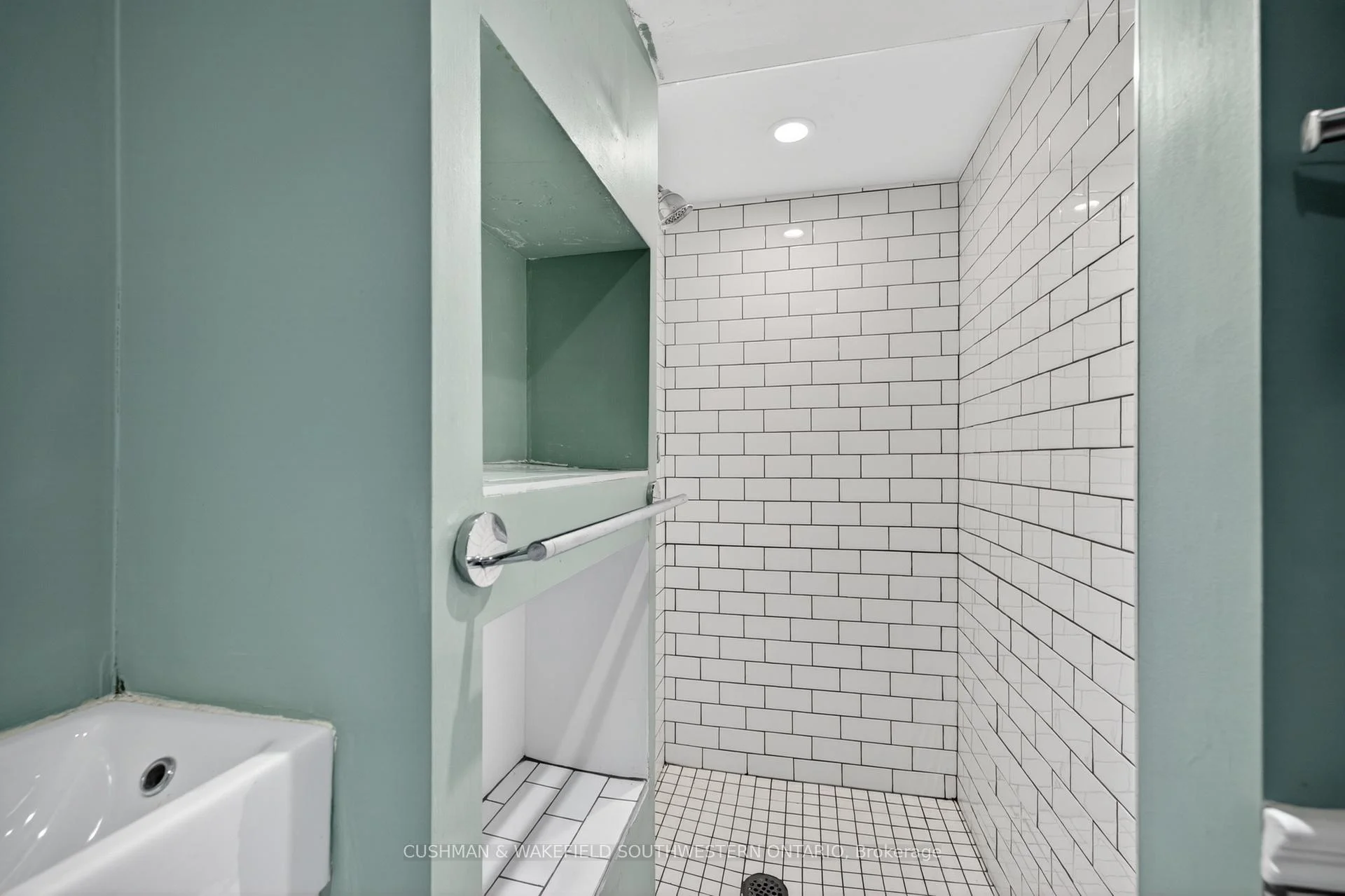 Photo 37 of 56 Thomas Janes Drive, London, South G — HOMEH