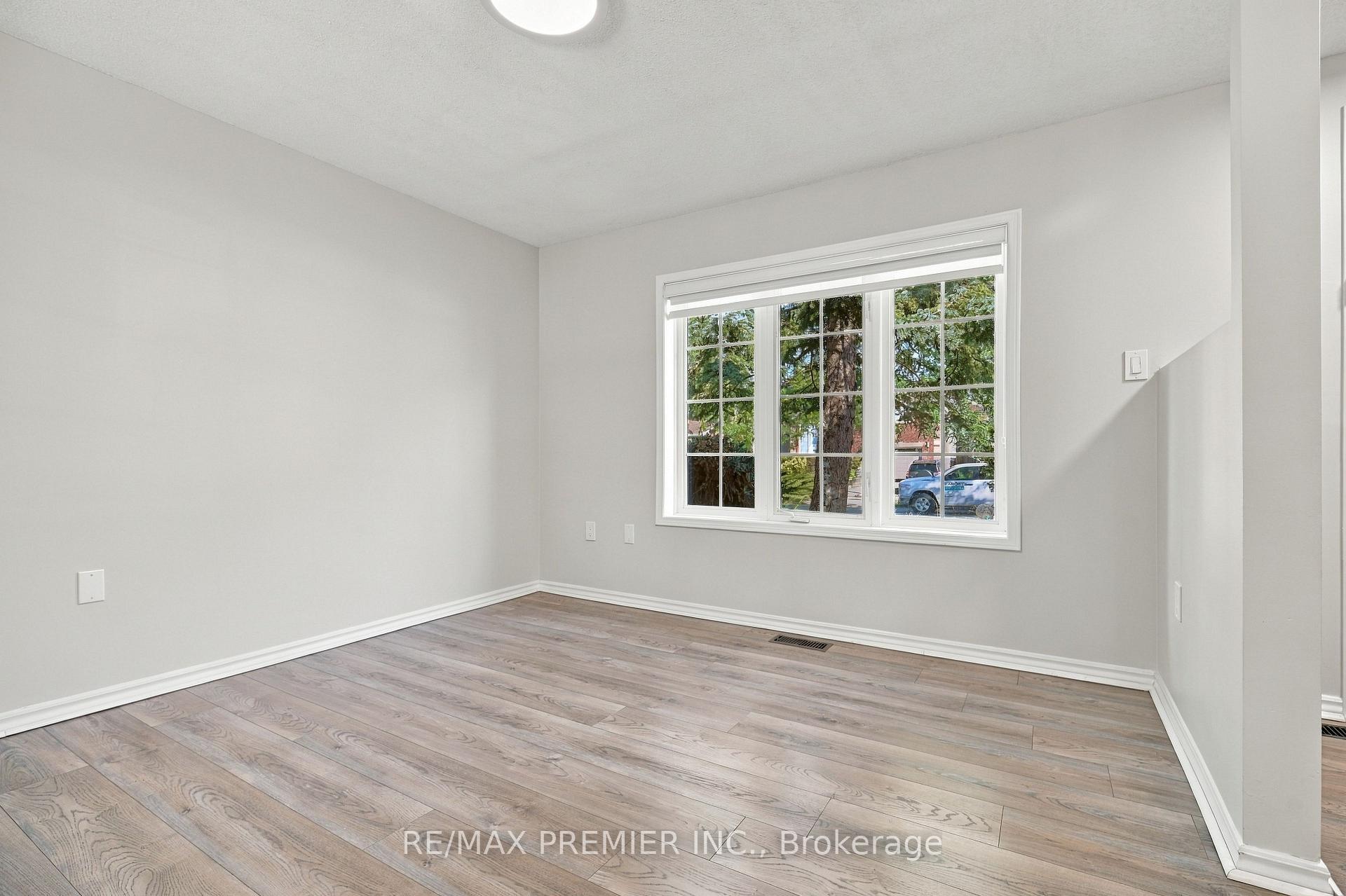 Photo 9 of 54 Hersey Crescent N, Barrie, Holly — HOMEH