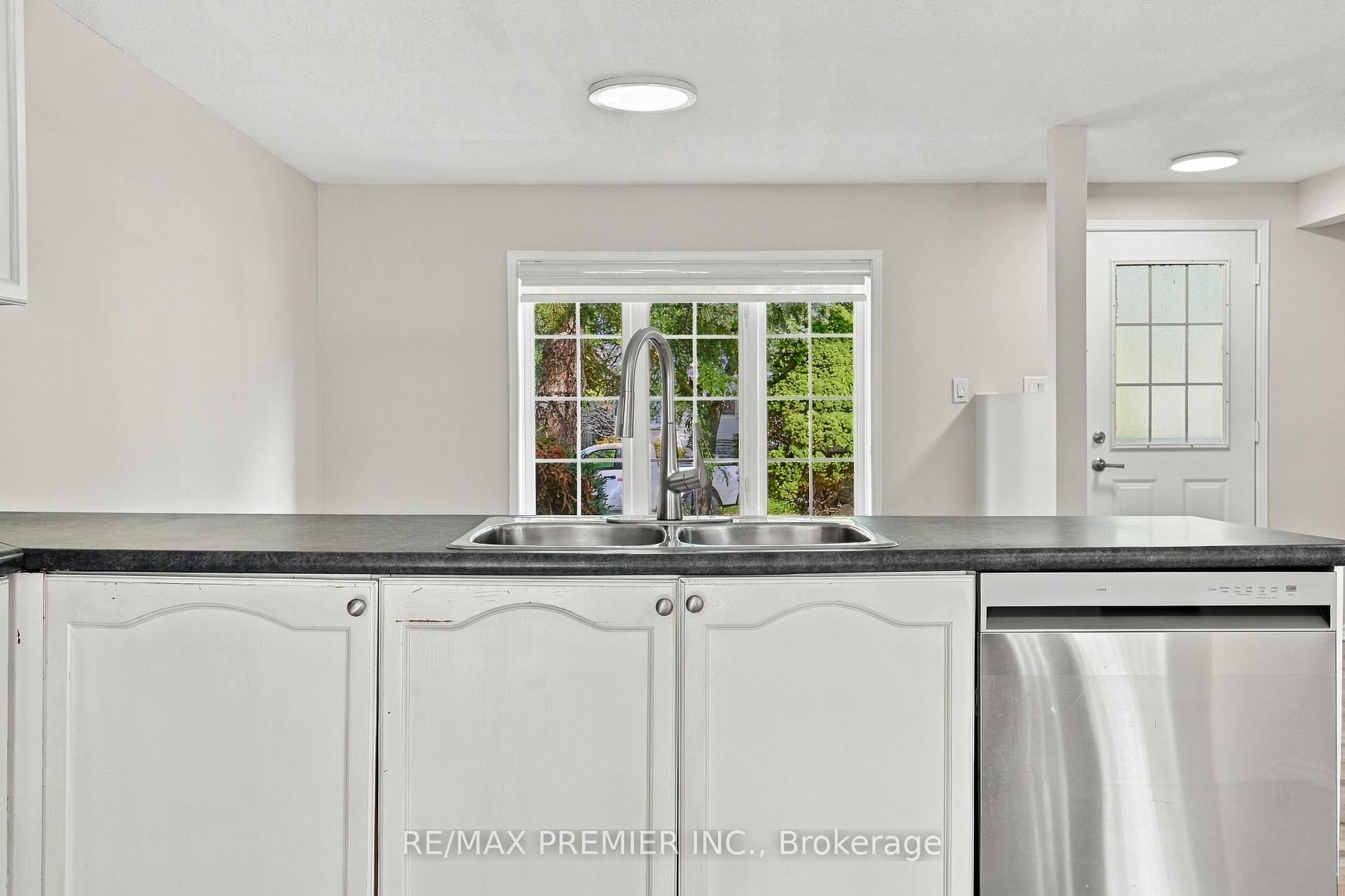 Photo 15 of 54 Hersey Crescent N, Barrie, Holly — HOMEH