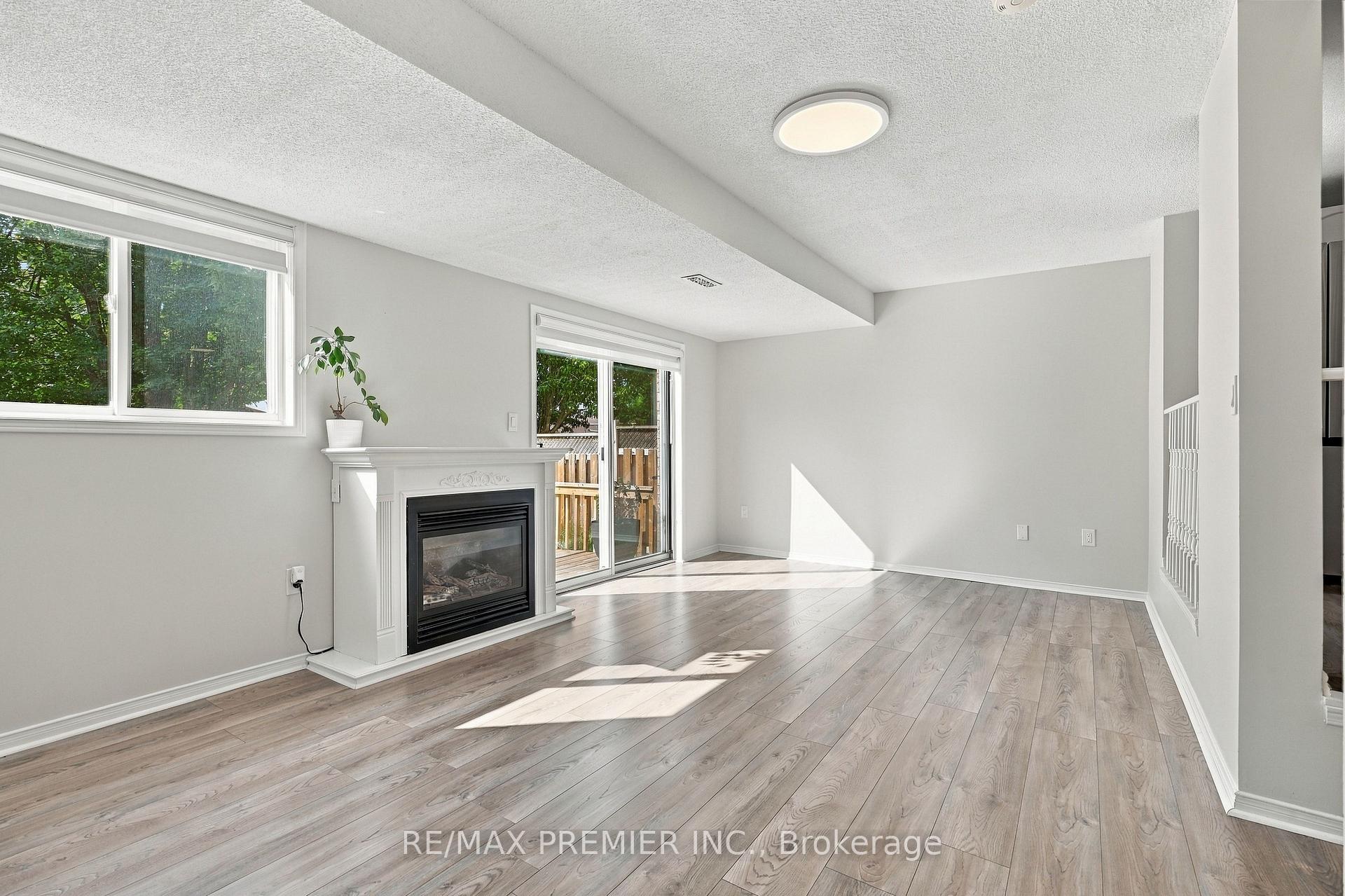 Photo 17 of 54 Hersey Crescent N, Barrie, Holly — HOMEH