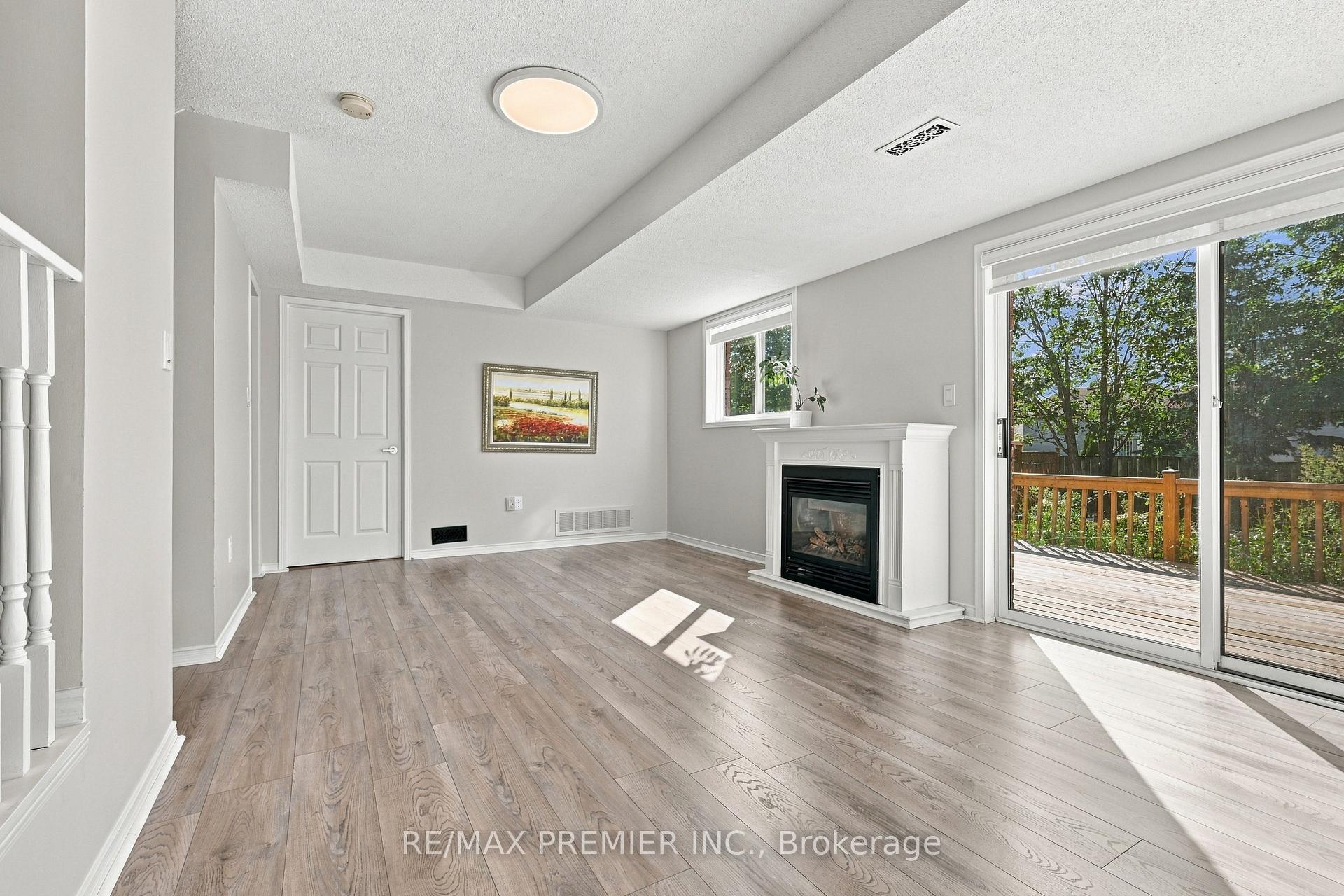 Photo 18 of 54 Hersey Crescent N, Barrie, Holly — HOMEH