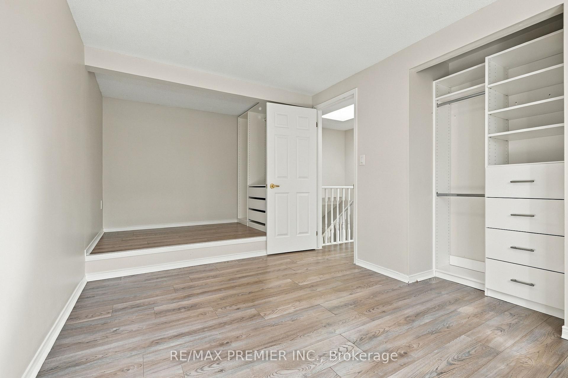 Photo 22 of 54 Hersey Crescent N, Barrie, Holly — HOMEH