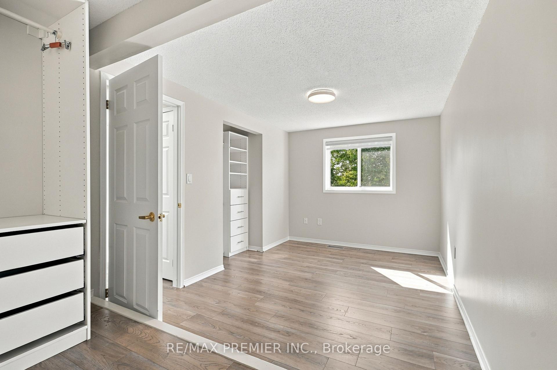 Photo 24 of 54 Hersey Crescent N, Barrie, Holly — HOMEH