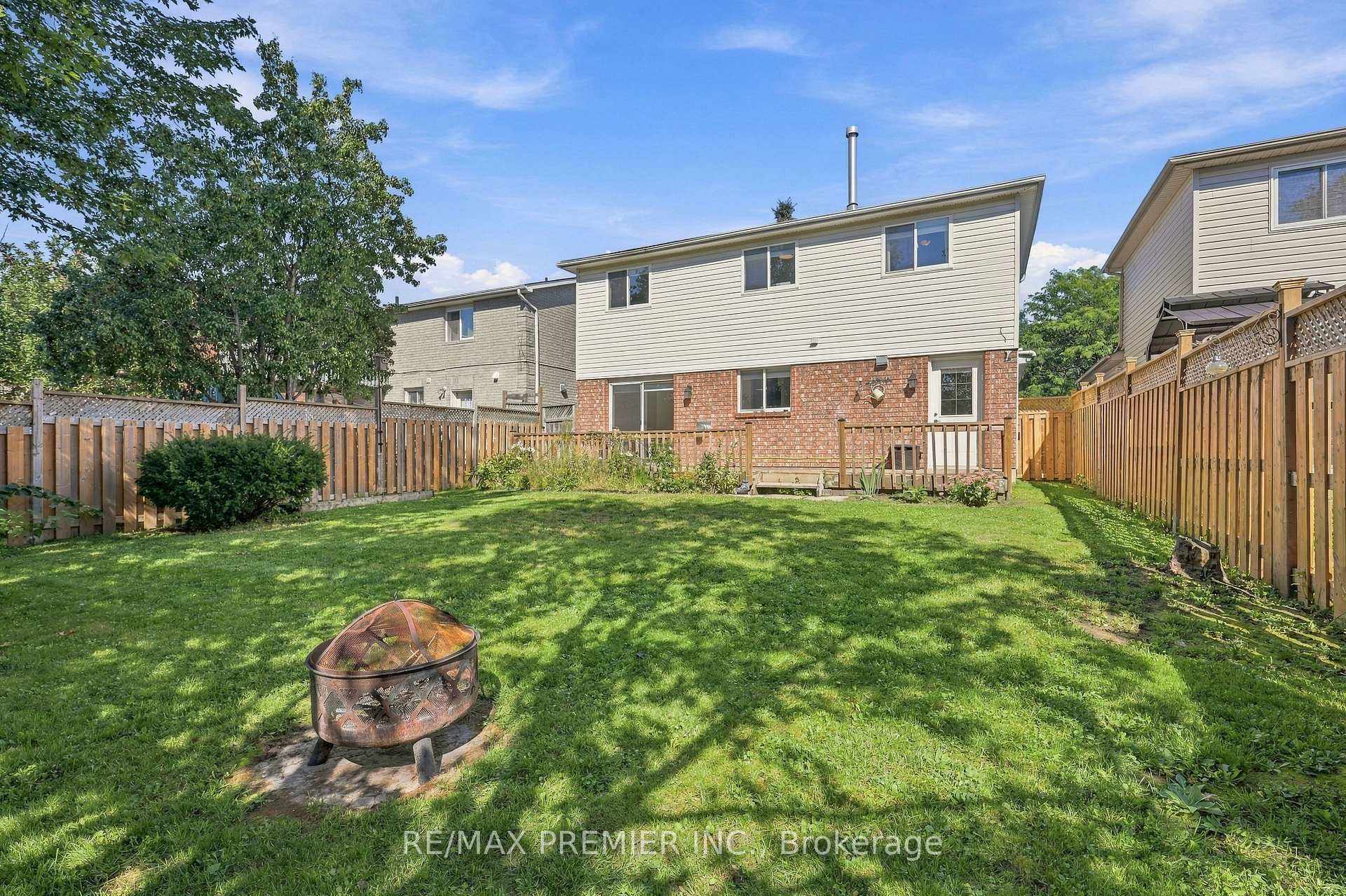 Photo 38 of 54 Hersey Crescent N, Barrie, Holly — HOMEH