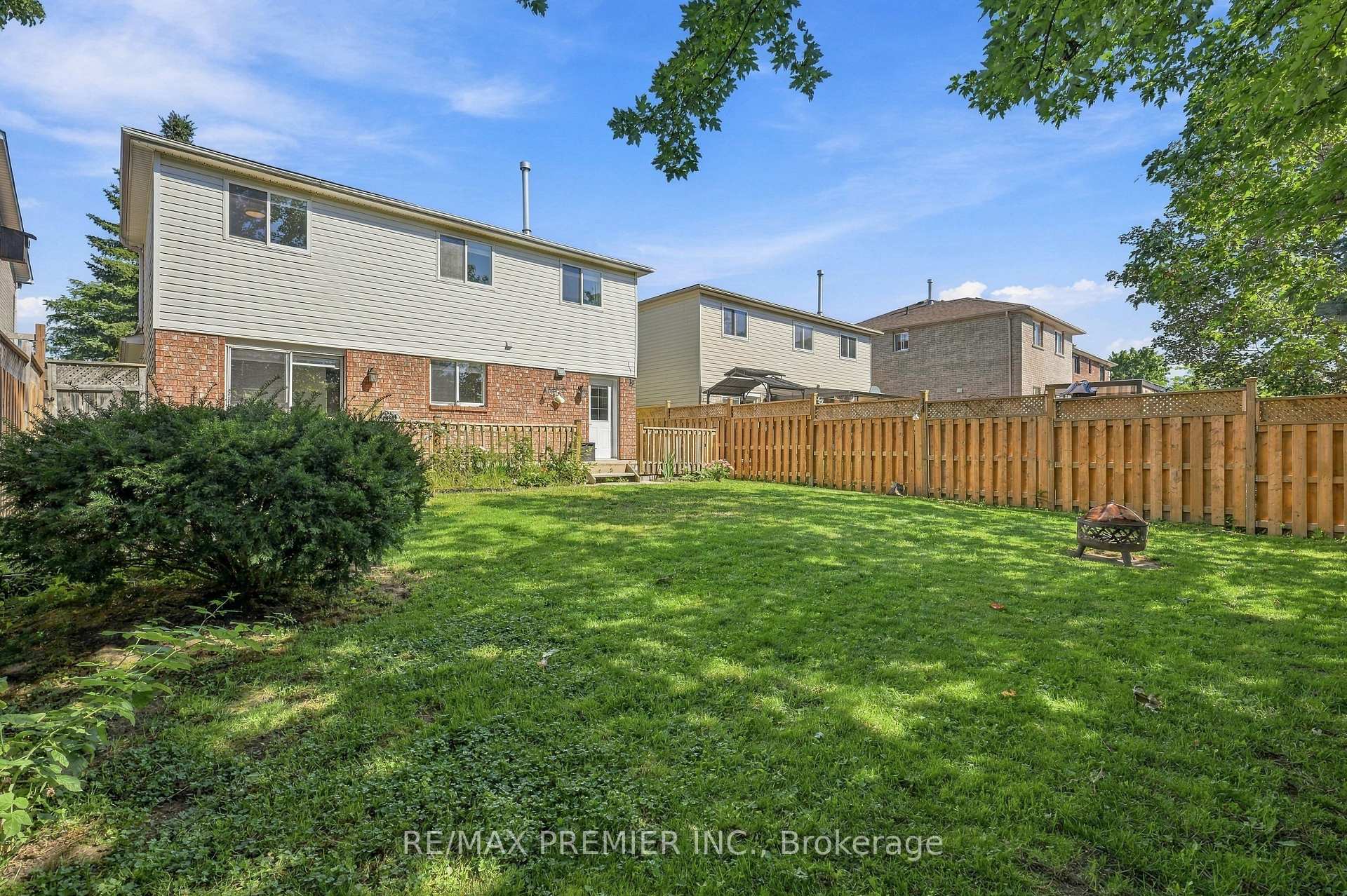 Photo 42 of 54 Hersey Crescent N, Barrie, Holly — HOMEH