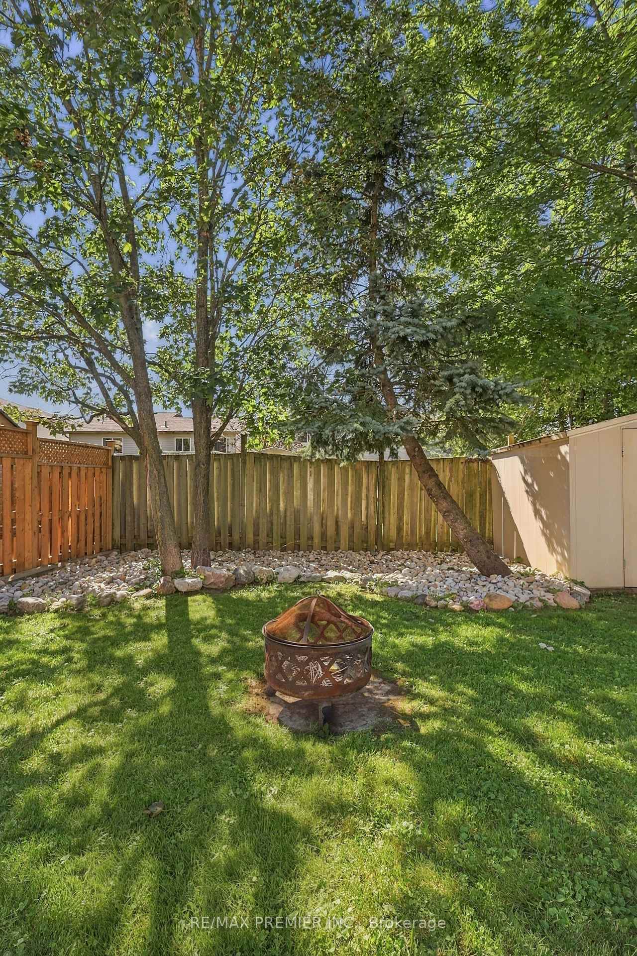 Photo 45 of 54 Hersey Crescent N, Barrie, Holly — HOMEH