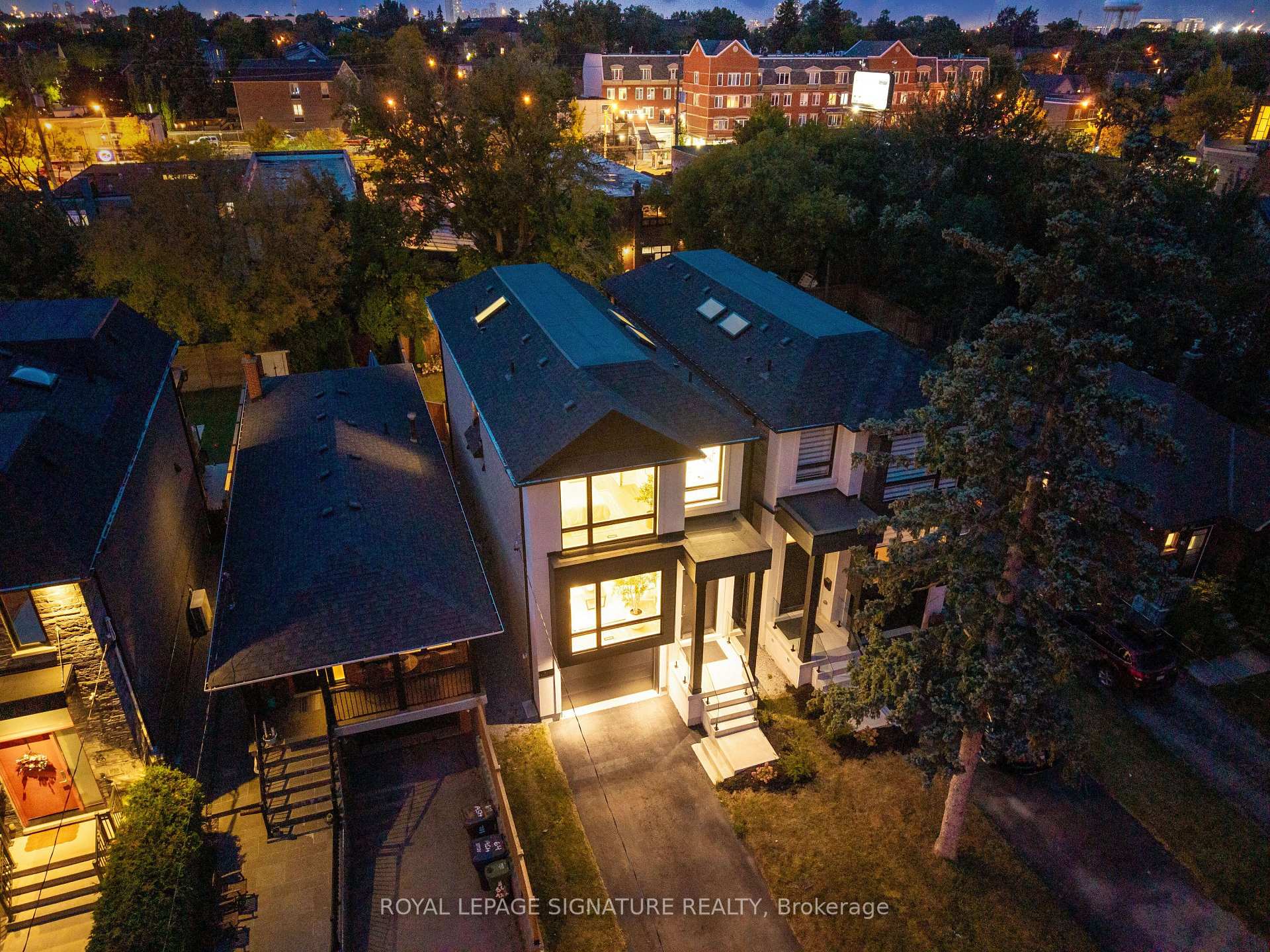 Photo 4 of 62 Ash Crescent, Etobicoke, Long Branch — HOMEH