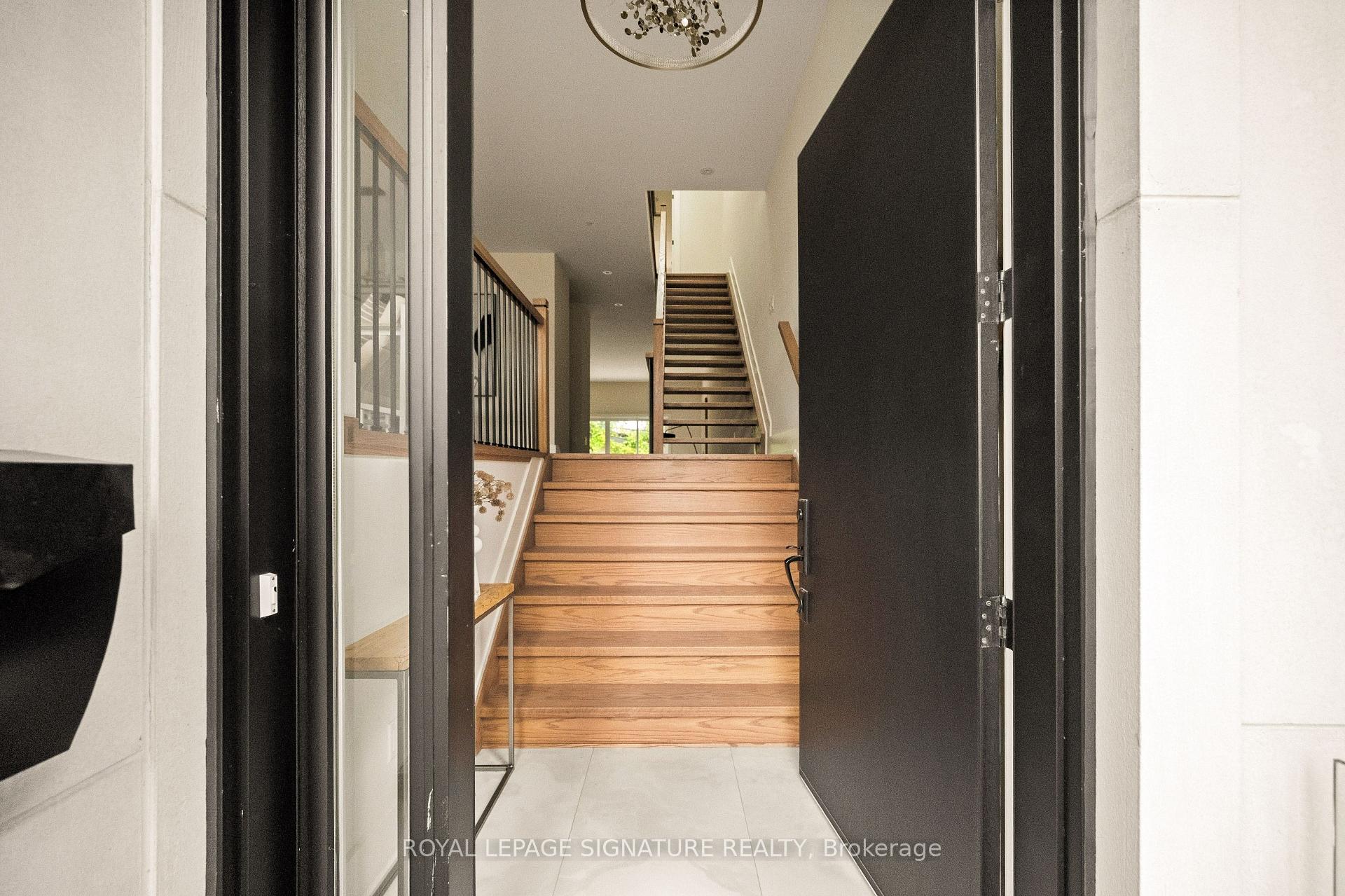 Photo 5 of 62 Ash Crescent, Etobicoke, Long Branch — HOMEH