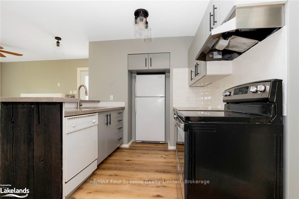 Photo 10 of Unit 73, 21 Dawson Drive, Collingwood — HOMEH