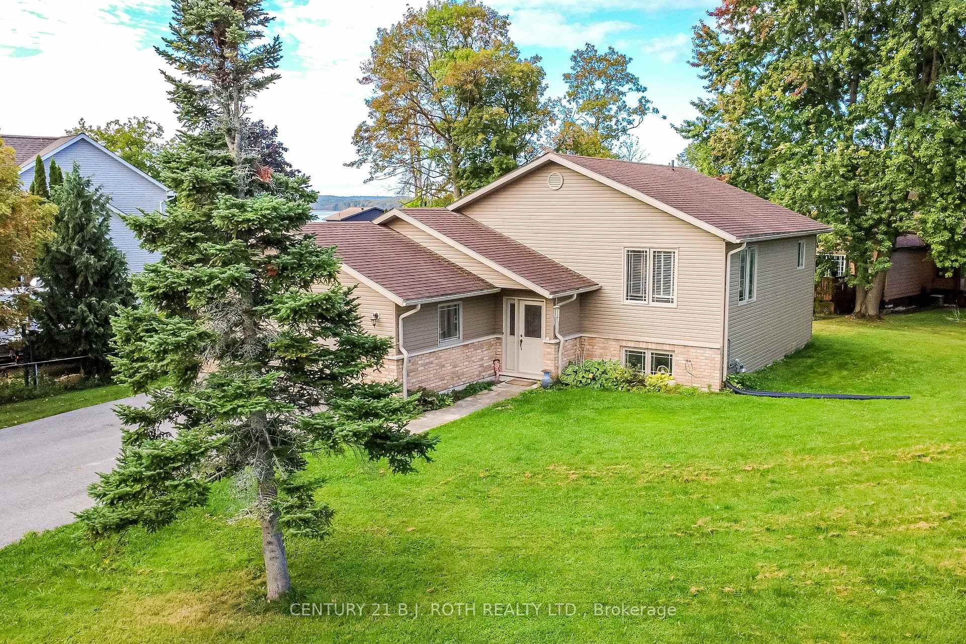 Photo 2 of 117 Juneau Road, Tay, Victoria Harbour — HOMEH