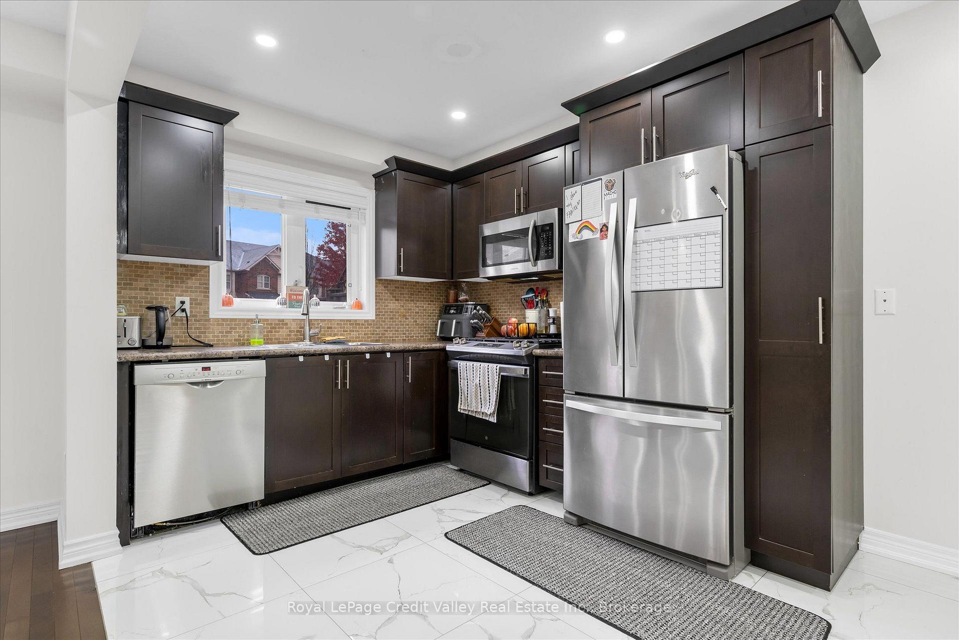 Photo 7 of Unit 6, 10 Pumpkin Pass, Hamilton, Binbrook — HOMEH