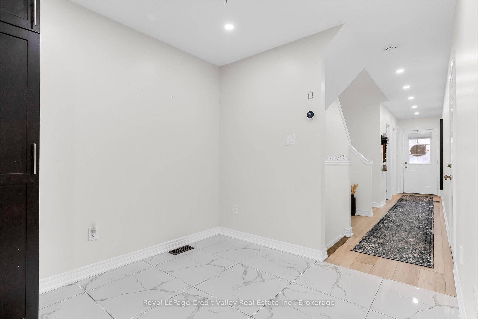 Photo 9 of Unit 6, 10 Pumpkin Pass, Hamilton, Binbrook — HOMEH