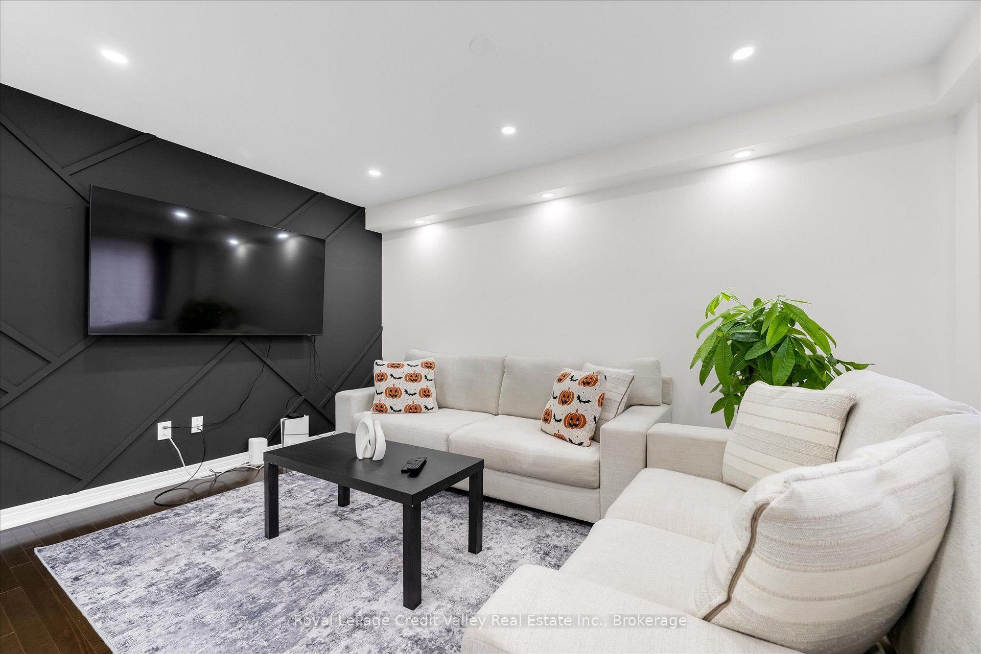 Photo 11 of Unit 6, 10 Pumpkin Pass, Hamilton, Binbrook — HOMEH