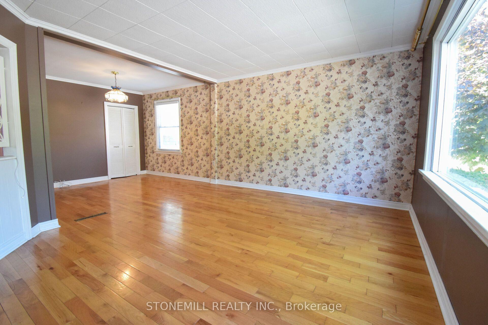 Photo 7 of 272 Carlton Street, St. Catharines, Fairview — HOMEH