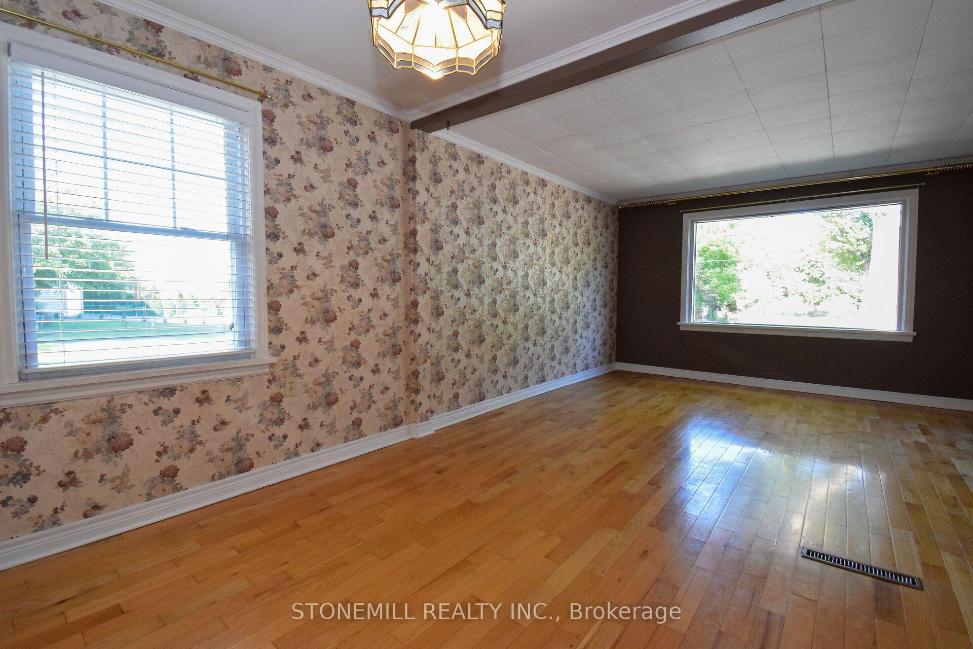 Photo 10 of 272 Carlton Street, St. Catharines, Fairview — HOMEH