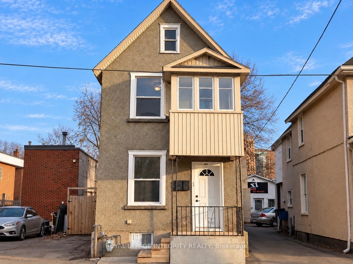 Photo of 920 Gladstone Avenue