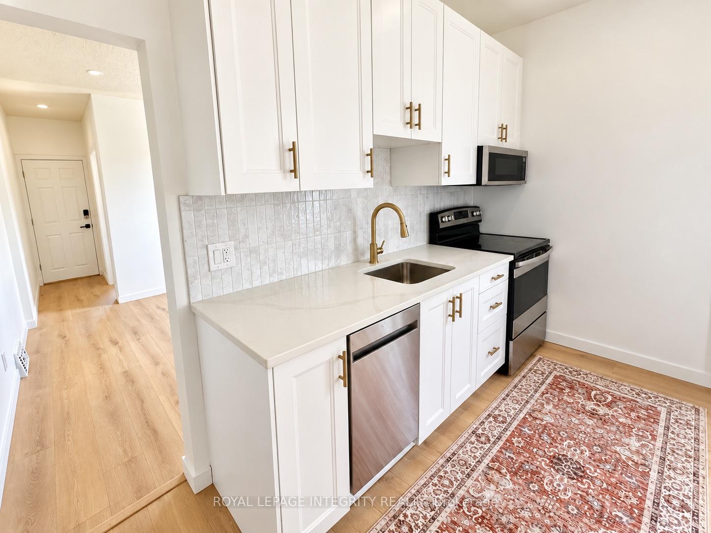 Photo 13 of 920 Gladstone Avenue, Ottawa, West Centre Town — HOMEH