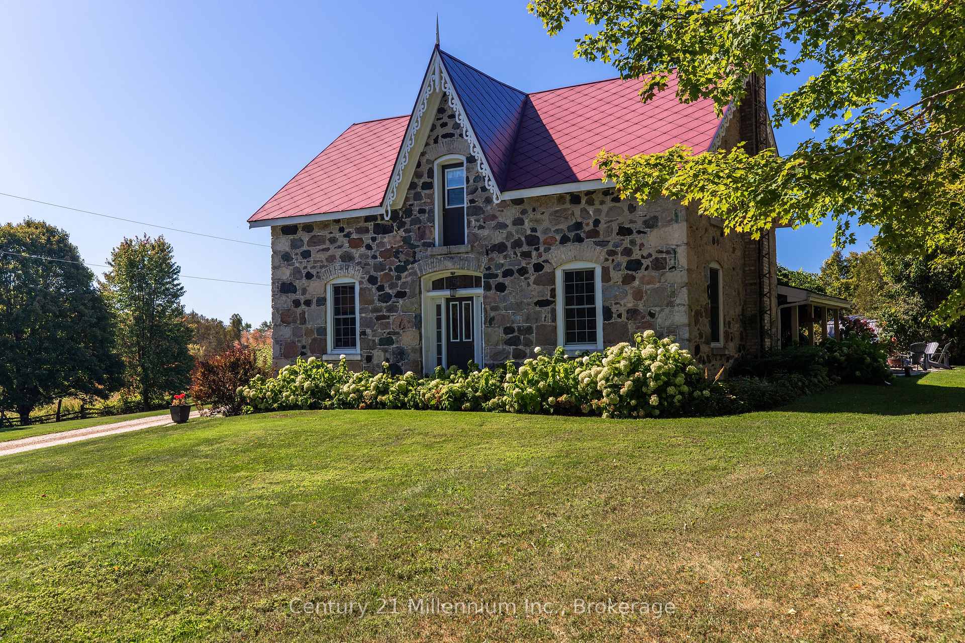 Photo of 395 Elsinore Road N