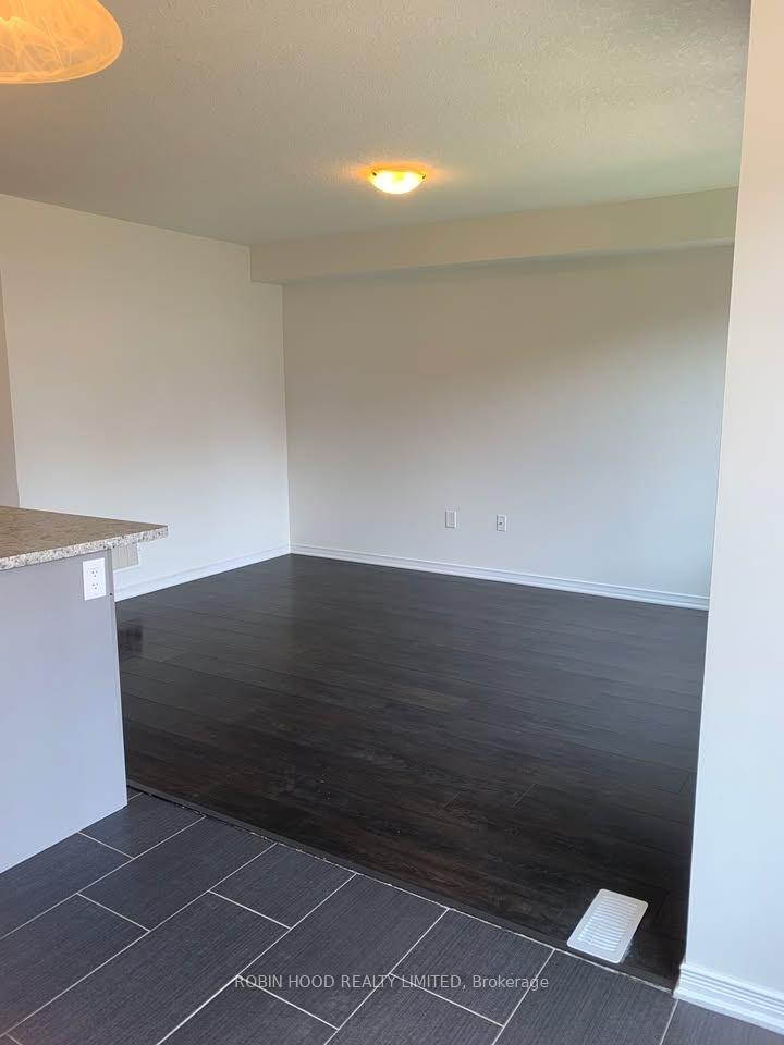 Photo 8 of 18 Cromarty Avenue, Haldimand — HOMEH