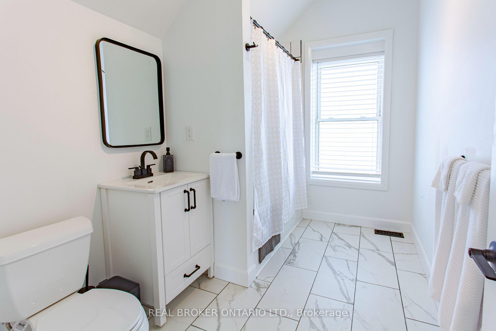 Photo 7 of Unit Upper, 97 Albert Street S, Orillia — HOMEH