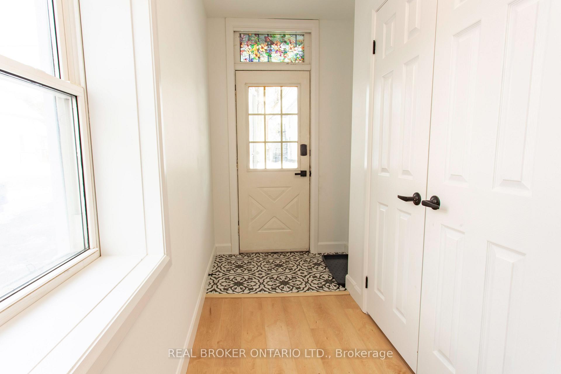 Photo 11 of Unit Upper, 97 Albert Street S, Orillia — HOMEH