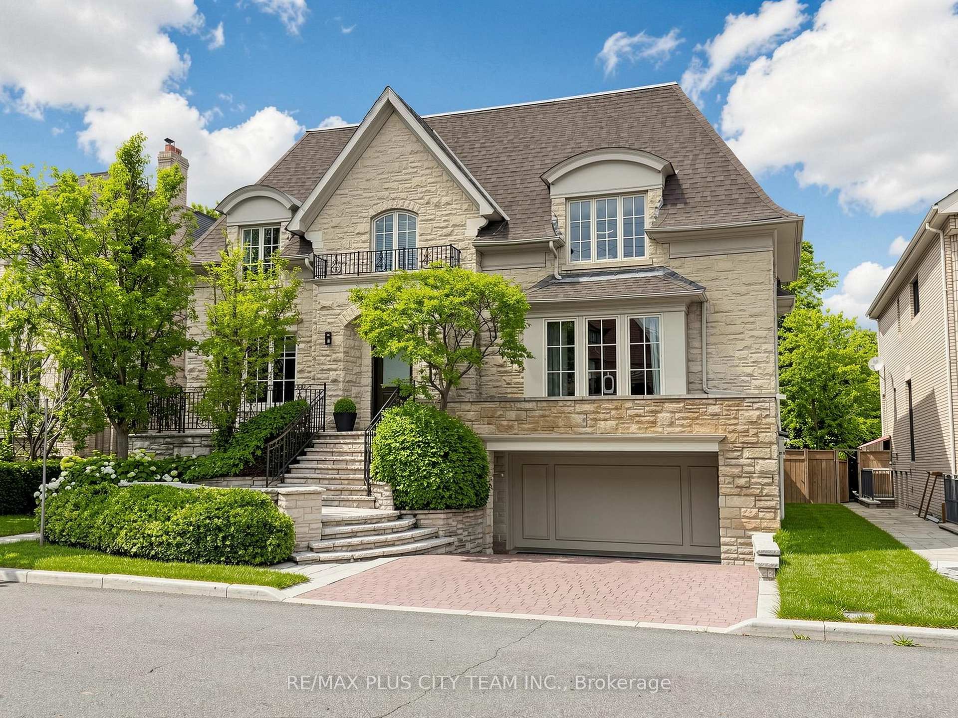 Photo 3 of 208 Carmichael Avenue, Toronto, Bedford Park-Nortown — HOMEH