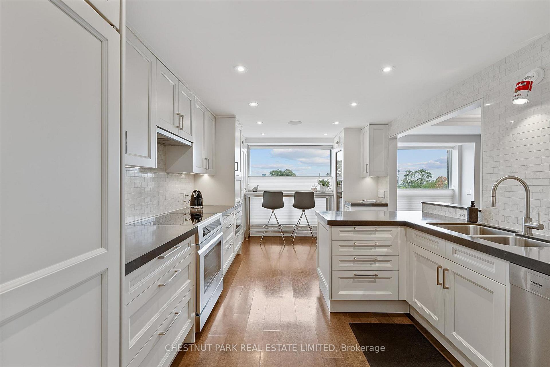 Photo of Unit 706, 1818 Bayview Avenue