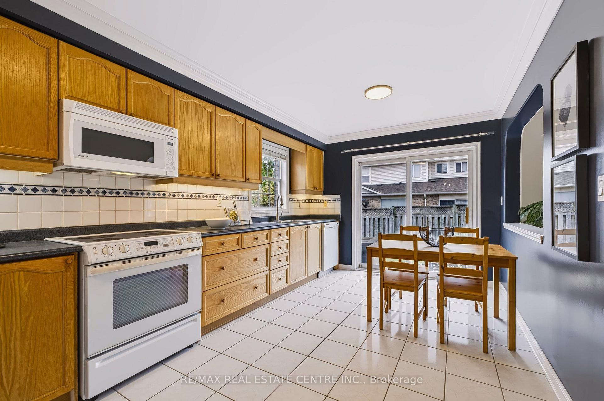 Photo 9 of 1630 Cartwright Crescent, Milton, Clarke — HOMEH