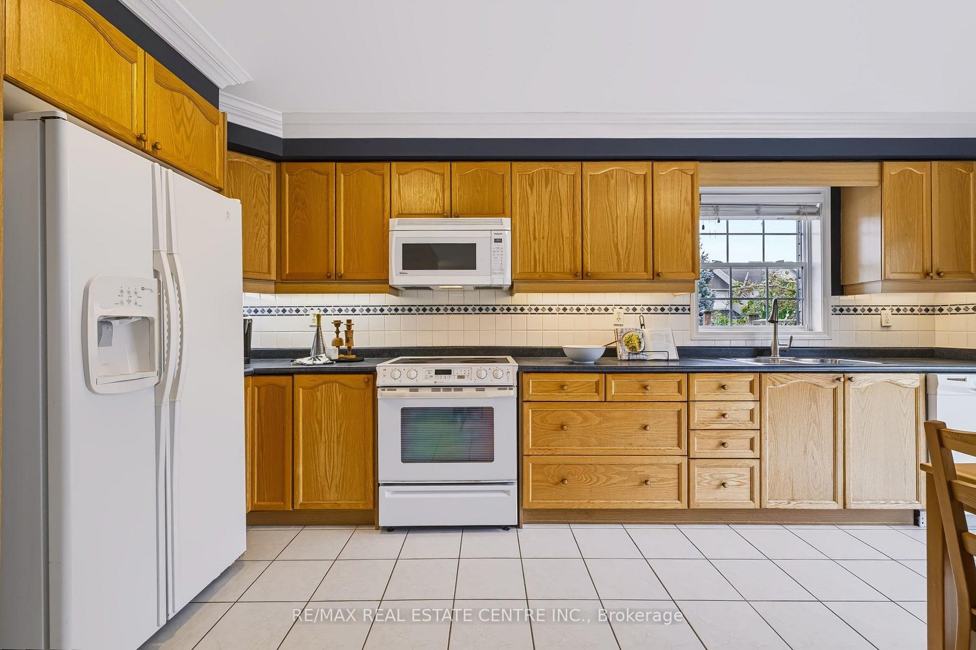 Photo 11 of 1630 Cartwright Crescent, Milton, Clarke — HOMEH