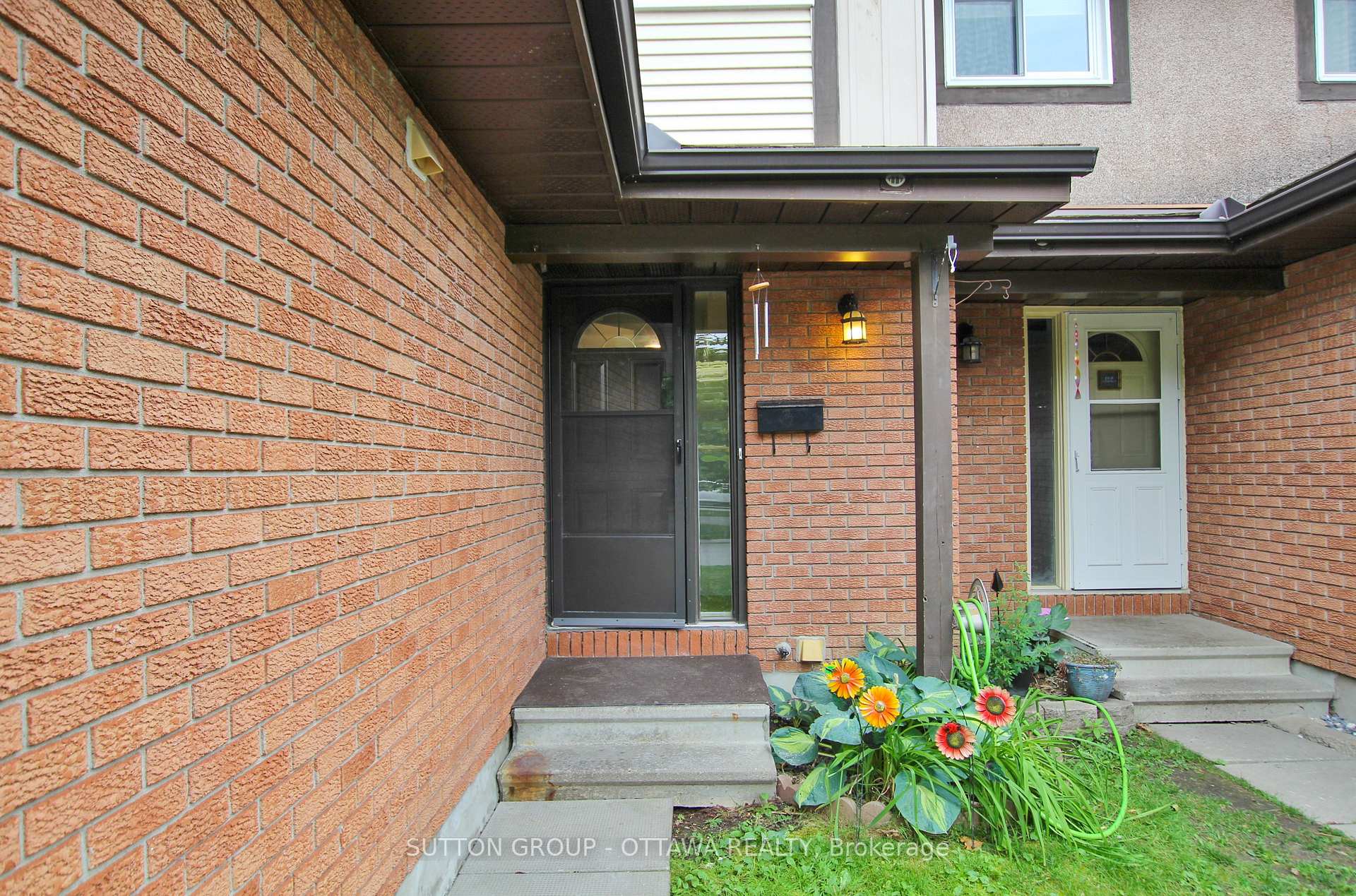 Photo 3 of 75 Clarkson Crescent, Ottawa, Kanata - Katimavik — HOMEH