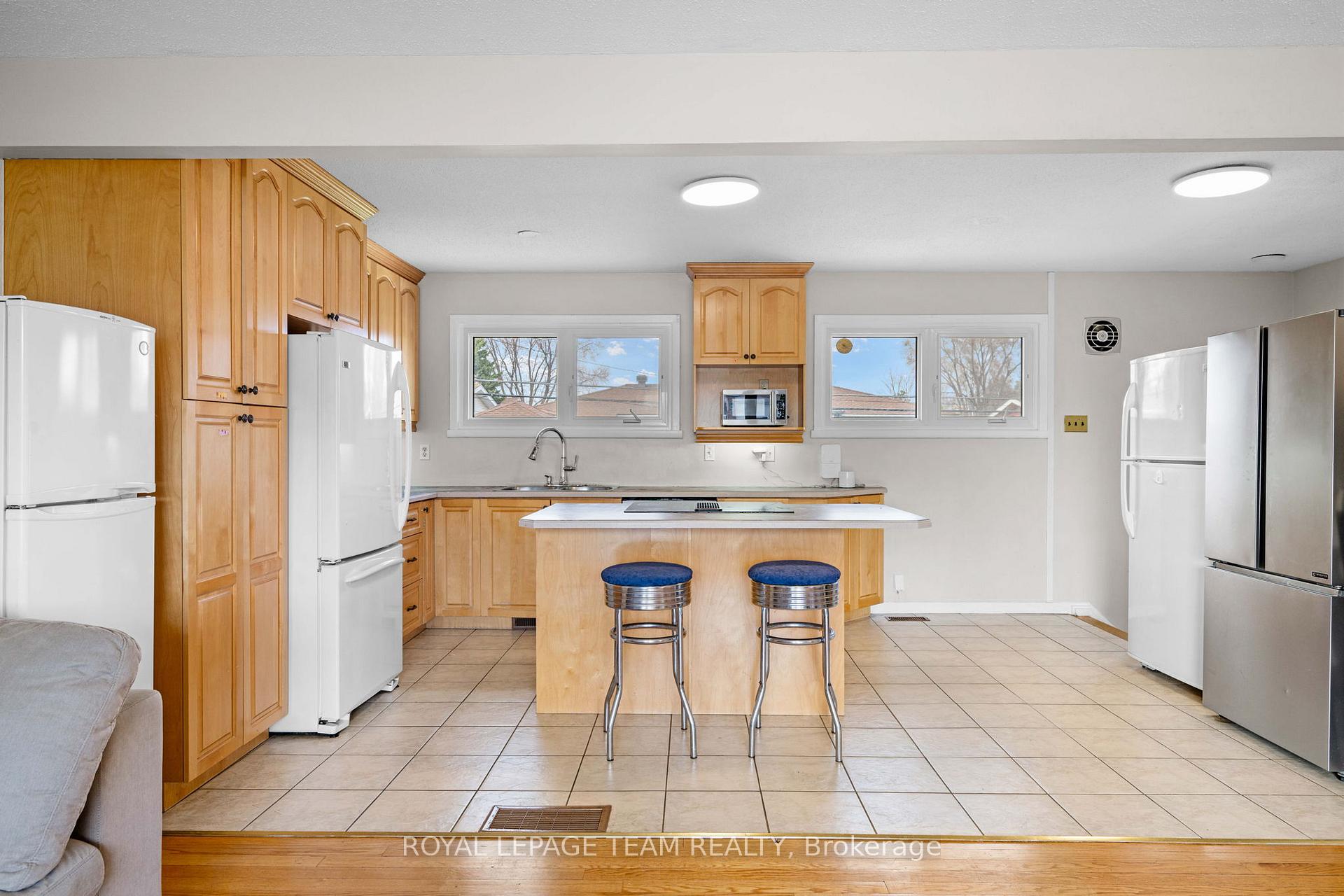 Photo 5 of 50 Hilliard Avenue, Ottawa, City View/Skyline/Fisher Heights/Parkwood Hills — HOMEH