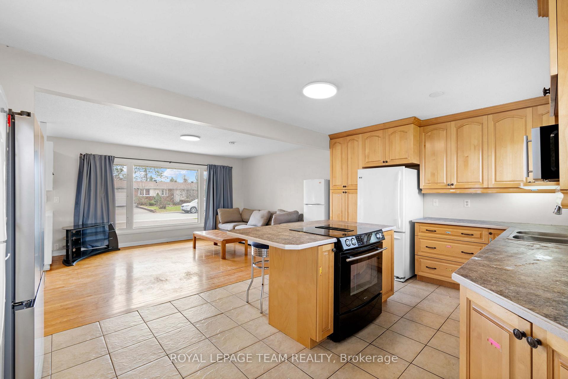 Photo 8 of 50 Hilliard Avenue, Ottawa, City View/Skyline/Fisher Heights/Parkwood Hills — HOMEH