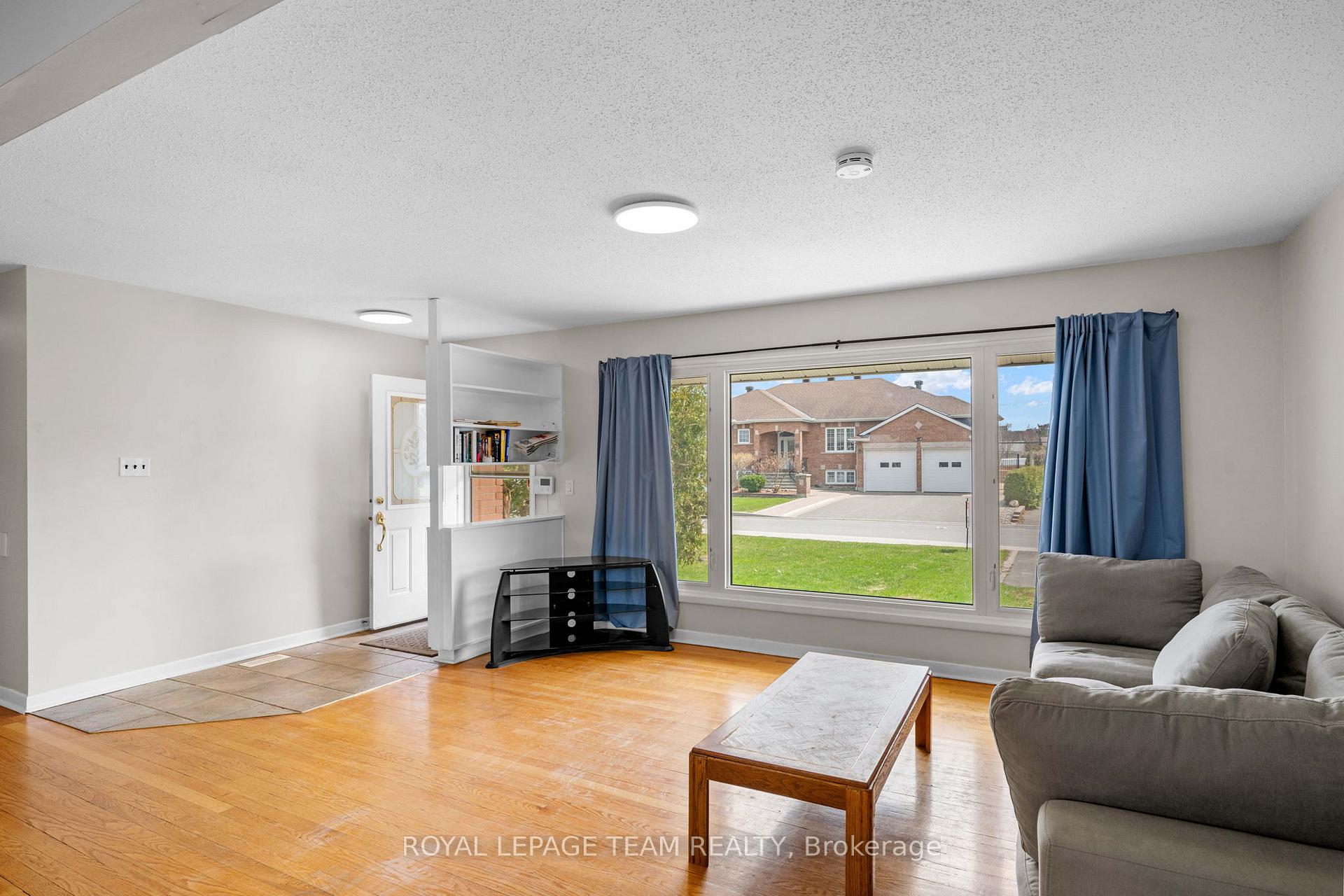 Photo 12 of 50 Hilliard Avenue, Ottawa, City View/Skyline/Fisher Heights/Parkwood Hills — HOMEH