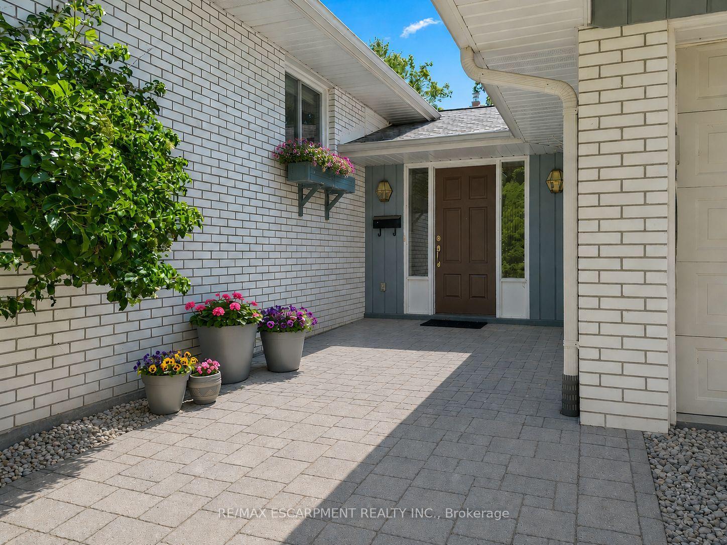 Photo 3 of 1320 Gatehouse Drive, Mississauga, Clarkson — HOMEH