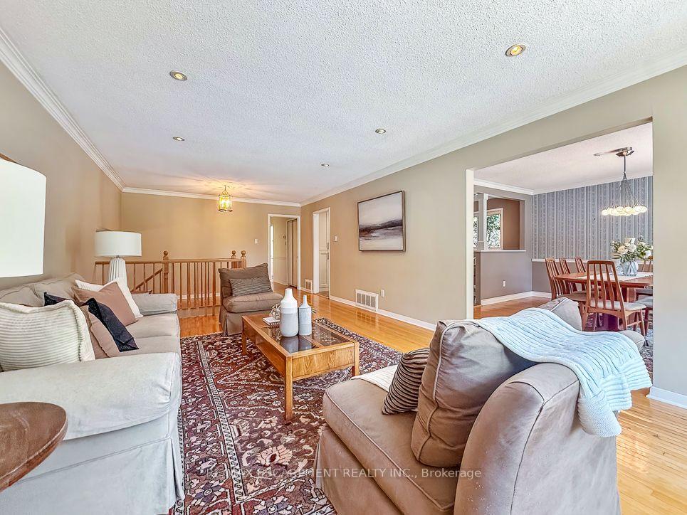 Photo 11 of 1320 Gatehouse Drive, Mississauga, Clarkson — HOMEH