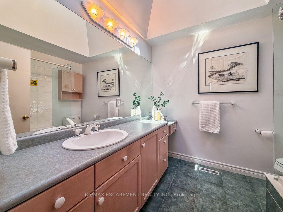 Photo 25 of 1320 Gatehouse Drive, Mississauga, Clarkson — HOMEH